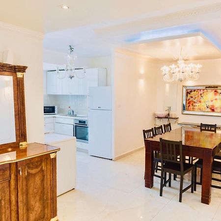 Royal Beach Front Apartments Нетанья Екстер'єр фото