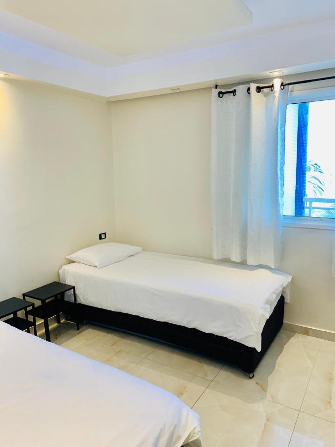 Royal Beach Front Apartments Нетанья Екстер'єр фото