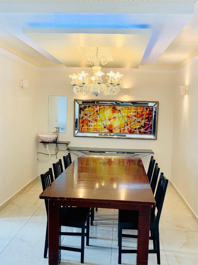 Royal Beach Front Apartments Нетанья Екстер'єр фото
