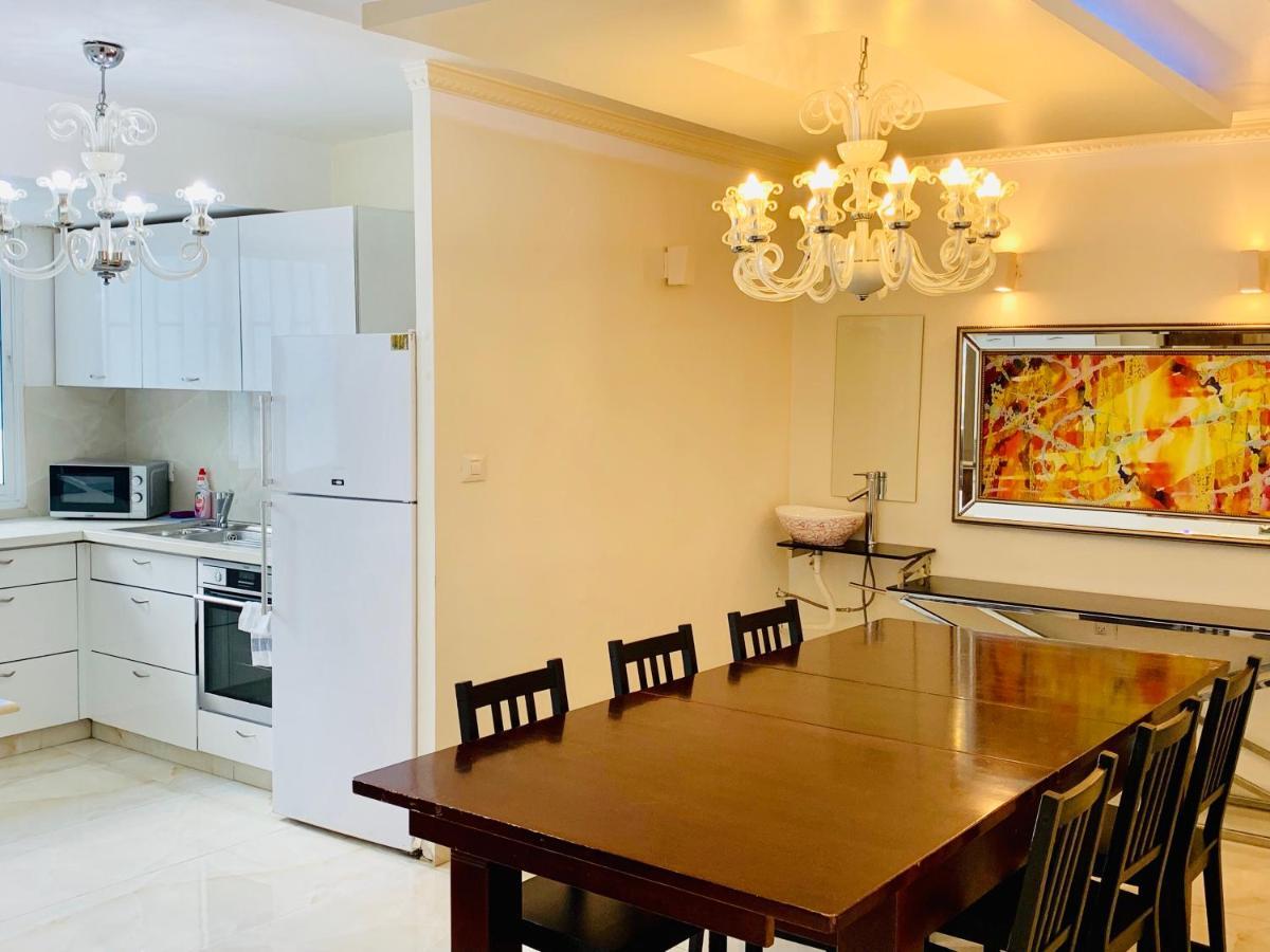 Royal Beach Front Apartments Нетанья Екстер'єр фото