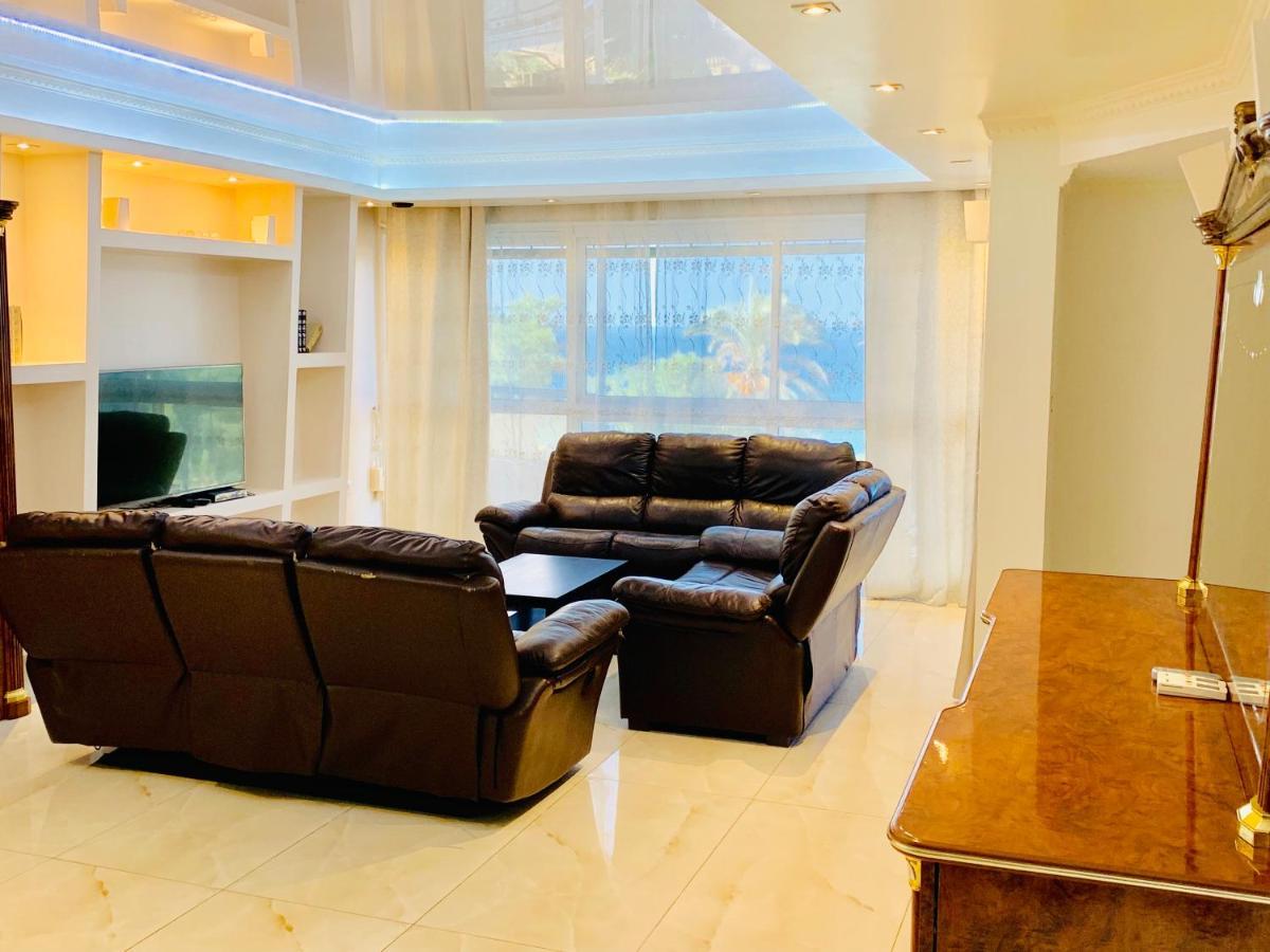 Royal Beach Front Apartments Нетанья Екстер'єр фото