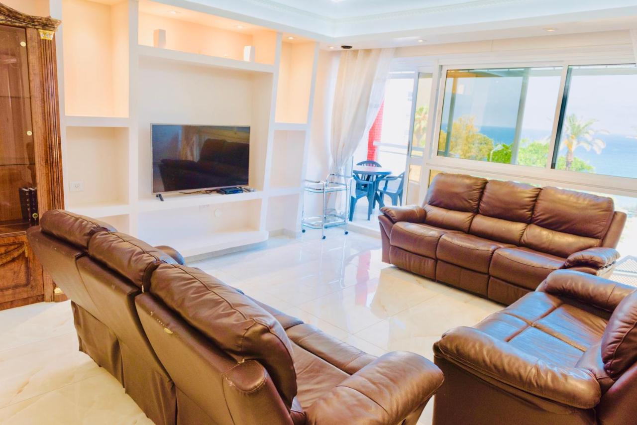 Royal Beach Front Apartments Нетанья Екстер'єр фото